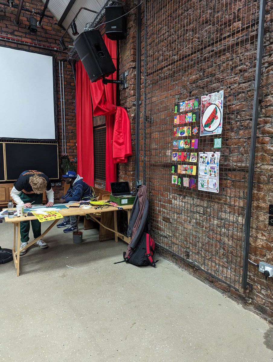 Cwhitworth2016's tweet image. So proud of our BA Creative Media and Visual Communication students at their end of year show tonight &quot;Feast you Eyes&quot; @theyard_mcr well done everyone! @AlexKomlosy @ucenmcr #creativity #endofyear ❣️