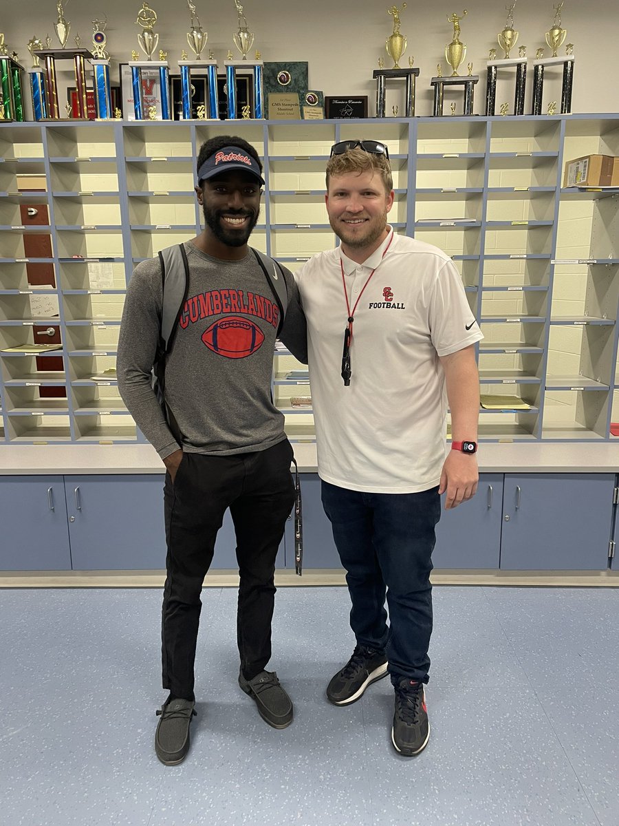 Really enjoyed seeing an old teammate and good buddy of mine <a href="/StarrThompson20/">Starr Thompson</a> in today to recruit on Cardinal Dr. Very high on our 2024 class. Keep doing your thing coach and thanks for recruiting at SCHS #GoCards