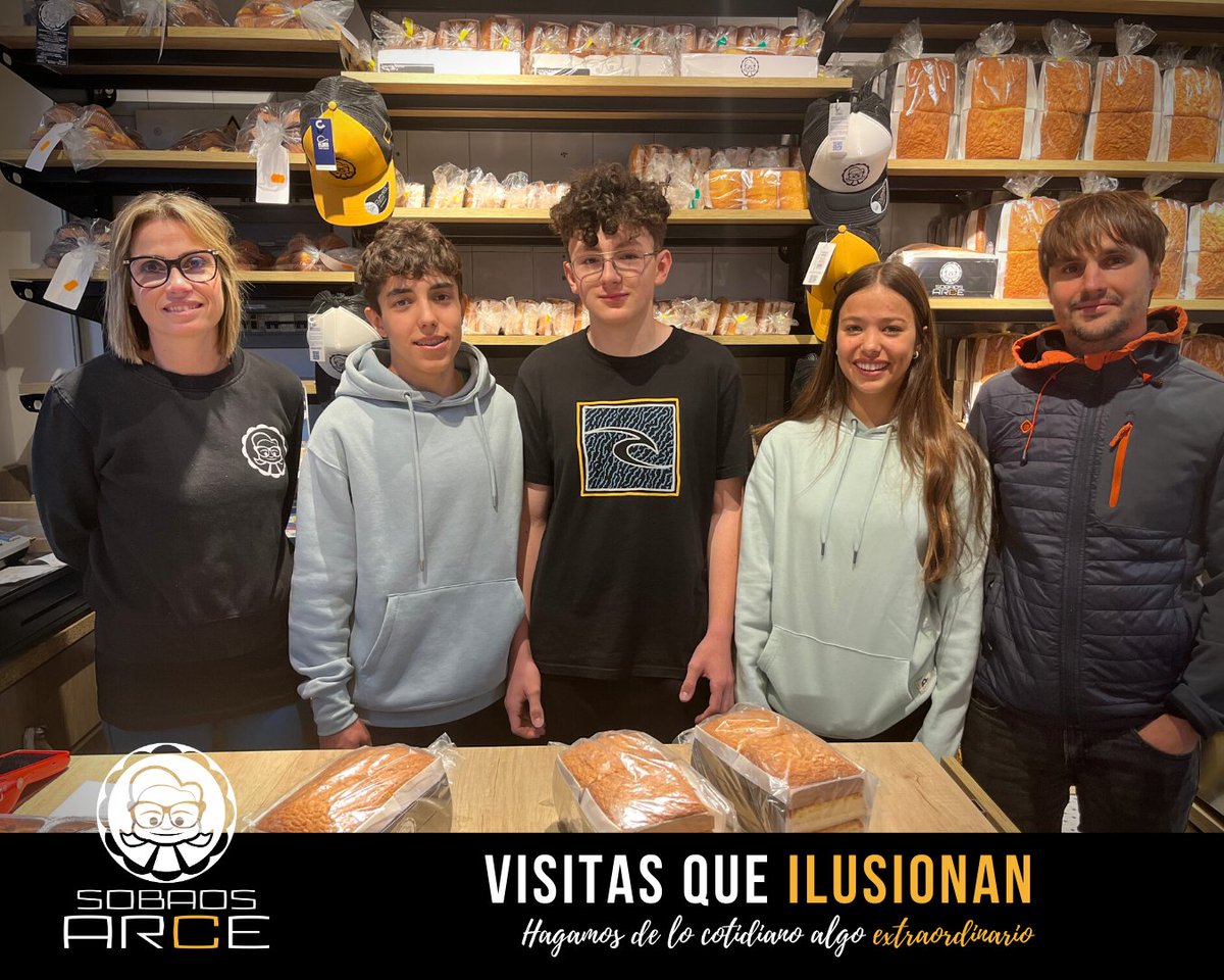 SobaosArce's tweet photo. Hoy hemos recibido a tres estudiantes de 4º de la ESO del #MarquésdeSantillana
Hugo, Olivia y Nico están haciendo un trabajo para #Valores sobre el #comerciolocal
Hemos pasado un rato fantástico hablando de #SobaosArce y del comercio de nuestra #ciudad https://t.co/ICj8SiSCBq