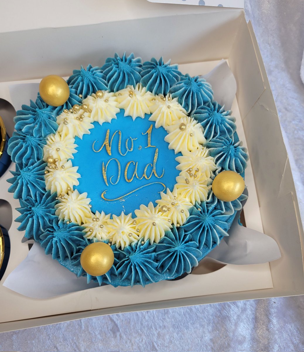 rosegoldbakery's tweet image. Fathers day treat boxes now available for order at Rose Gold Bakery

#nffc #fathersday #cake #Nottingham