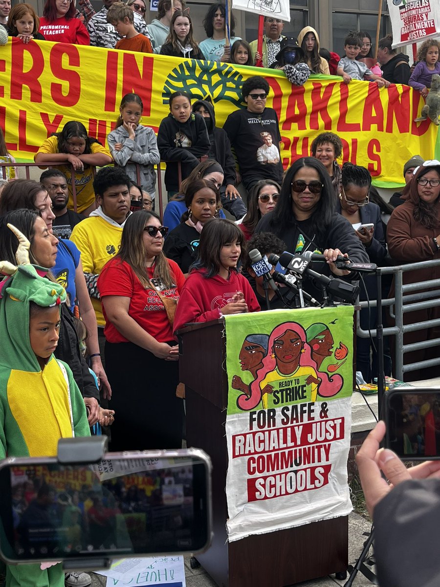 At Frick School today w/OUSD Dir Valerie Bachelor speaking w/educators about the importance of a fair contract. D6 represented @ Melrose School presser for Oakland teachers. Students must return to safe, stable and racially just community schools now!! #Unite4OaklandStudents