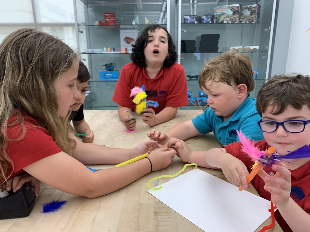 21stStacy's tweet photo. Our #davis5 Tech Pioneers mentored our mechina friends on the topic of artificial vs natural languages & built kinesthetic machines together @Davis_Academy #davisme #TechPioneer #studentleaders https://t.co/Ue1OgFkWvX