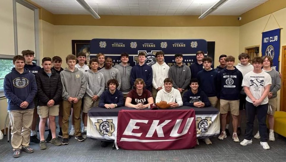 DominicSparks58's tweet photo. I want to thank everyone who has shaped me as a man including my family, friends and coaches. After much consideration I’ve decided to further my football career at @EKUFootball. A huge thank you to @EKUWWells @Erik_Losey @coachK_10 @g_mcpeek for giving me this opportunity. https://t.co/fZi4vCliCT