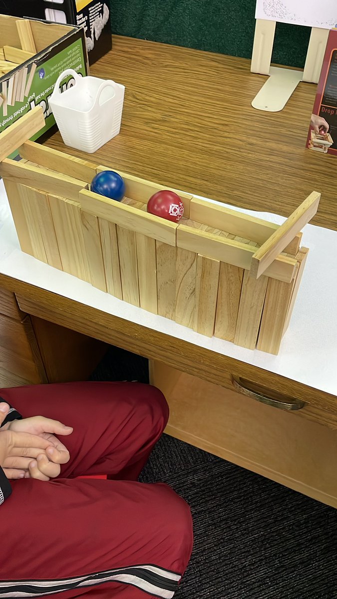 sbutleross's tweet photo. @ParkGlenES Genius Fun stations are happening! @KellerISD @KellerLibraries #kellerlibraries 20stations to try. https://t.co/B92FreTNG1