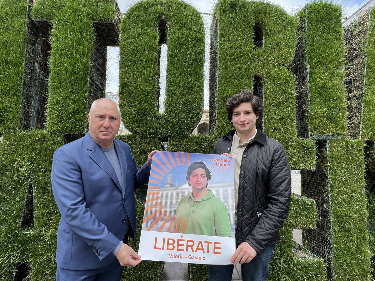 CsVitoria's tweet photo. Arrancamos nuestra campaña en Vitoria presentando nuestro cartel 

Este #28M vamos a liberar Vitoria del caos de tráfico, de la falta de oportunidades para los jóvenes, del nacionalismo obligatorio.

#Libérate https://t.co/EhddUwy84j