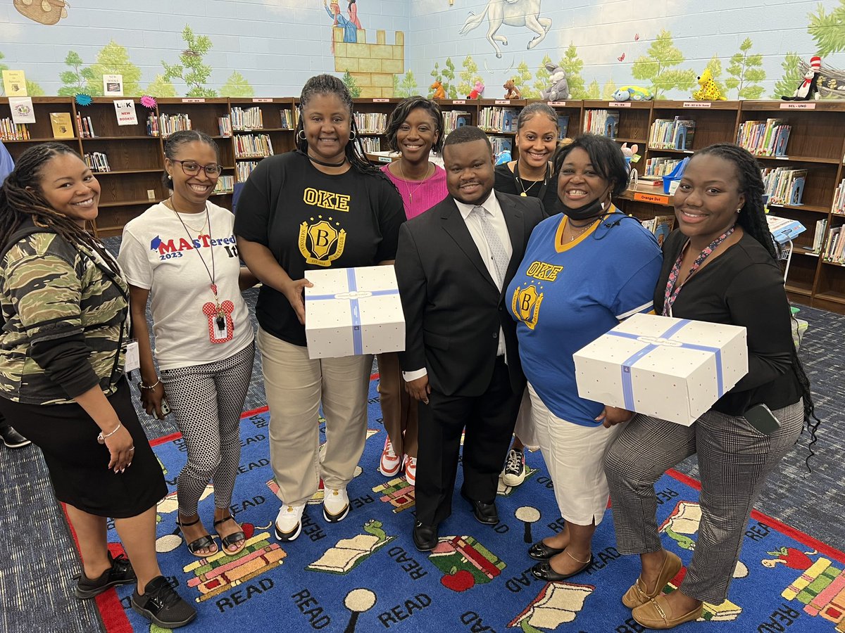 OAK_HCS's tweet photo. Oakland Elementary welcomes the newest owl in the nest! Principal Andre Johnson! #okeready #BetterTogether https://t.co/AKdH6MRQAr