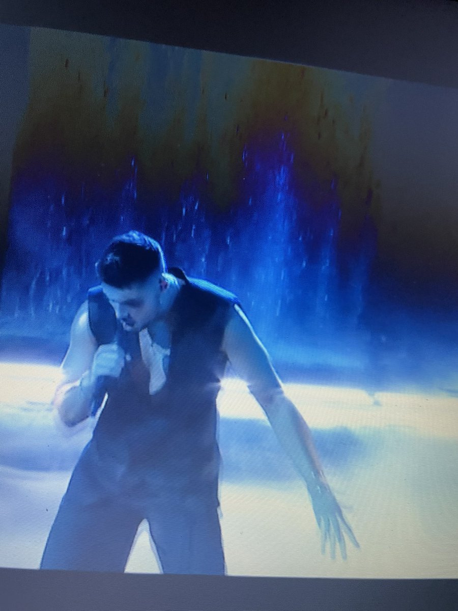 Macabbbbb's tweet photo. Ah… 
Tutti così in Cipro? 
#ESCita  #Eurovision https://t.co/MRhV5Ae4Y8