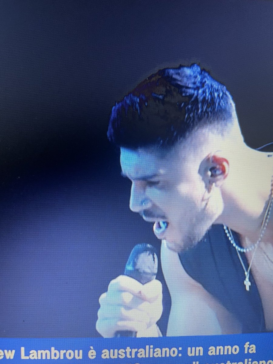 Macabbbbb's tweet photo. Ah… 
Tutti così in Cipro? 
#ESCita  #Eurovision https://t.co/MRhV5Ae4Y8