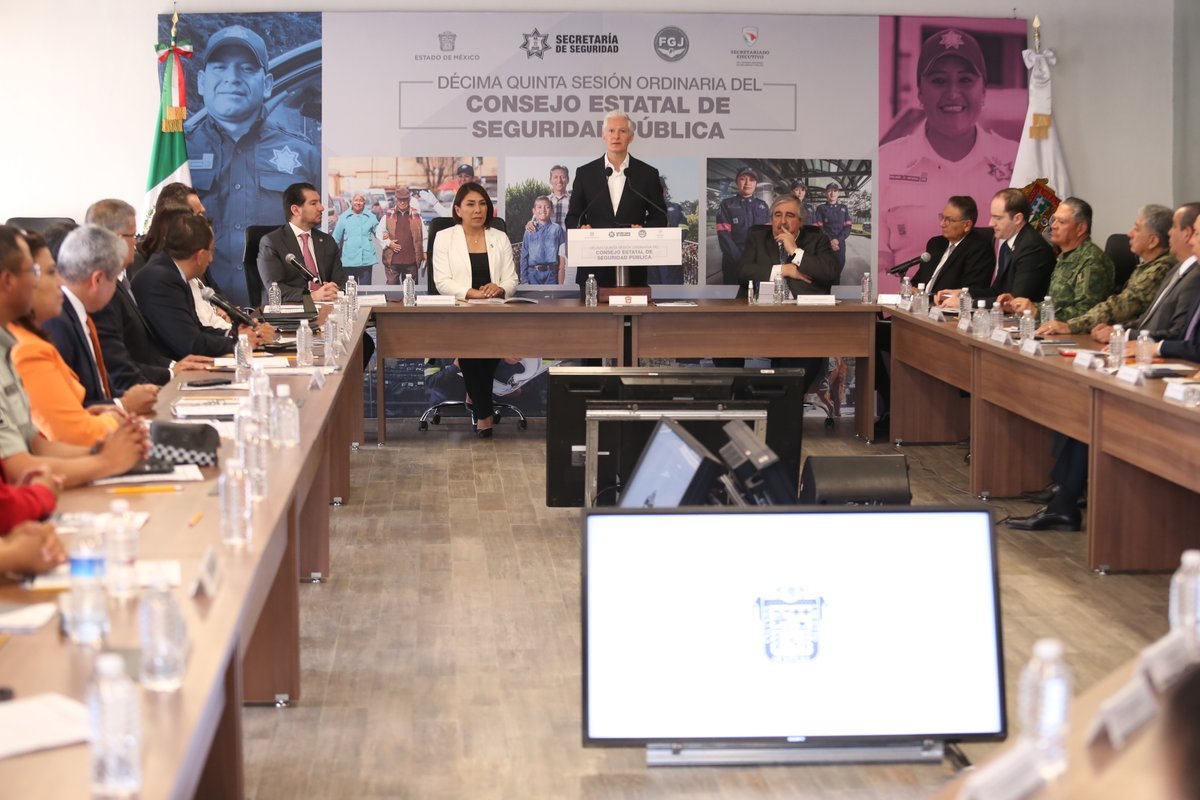 En #Metepec llevamos a cabo la Décima Quinta Sesión del Consejo Estatal de Seguridad Pública, donde participamos los tres poderes de gobierno, junto con los ayuntamientos y las organizaciones de la sociedad civil.