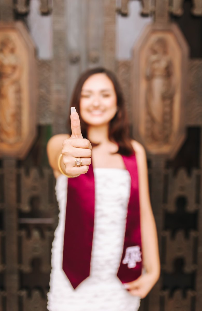 naomirdzzz's tweet photo. officially an alumni! thanks and gig ‘em🎓 https://t.co/KmOgJWFSAi