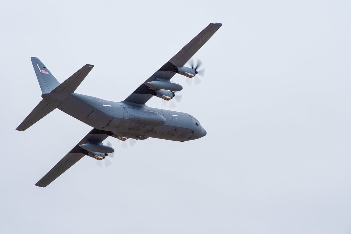IntelWalrus's tweet photo. Air Mobility Command experimenting with external fuel tanks for their C-130J's. While external fuel tanks are not new for the C-130 airframe (refuelers and AFSOC) extended range C-130J's for AMC is new. 08-3173 (#AE29DD) was modified at Robins AFB and flew to Dyess last month. https://t.co/FwcYhiL7qs
