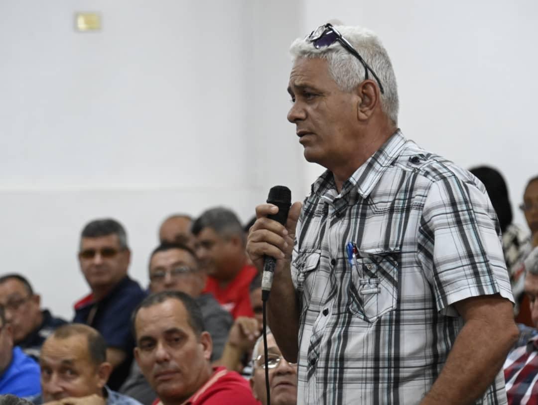 El presidente <a href="/DiazCanelB/">Miguel Díaz-Canel Bermúdez</a> debate #AHORA en Villa Clara con las máximas autoridades del territorio sobre los compromisos contraídos aquí para enfrentar la difícil situación económica del país.

Se analizan indicadores económicos y sociales del territorio. #MejorEsPosible