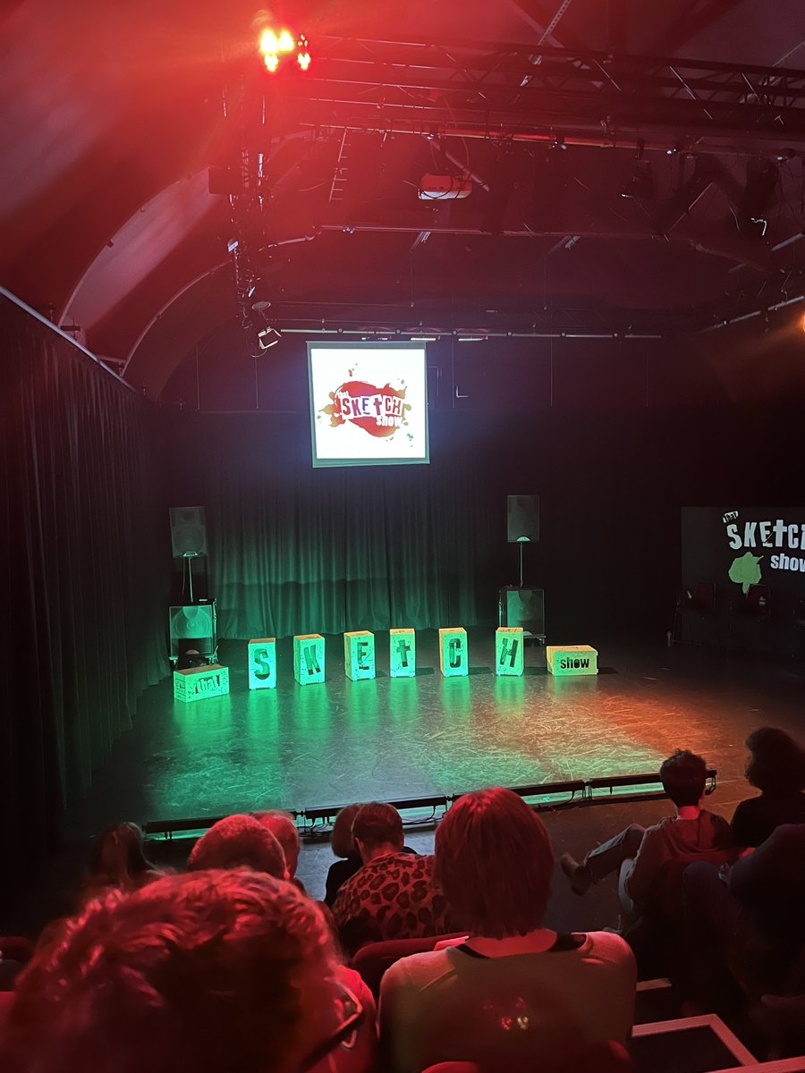 Such talented friends 🥰 <a href="/DanDanChilds/">Danny Childs</a> loved That Sketch Show at <a href="/TheEdgeMcr/">The Edge</a>