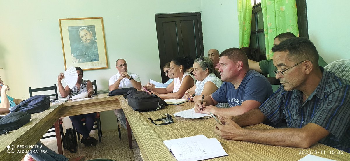 Lenin52256627's tweet photo. Reunión del consejo popular #Jaguey Sur donde se analizan los problemáticas el poblado.#JagueyEnVictoria @AmppGrande @DiosenisS @LuzardoMagdiel @mariofsabines @SuselyMorfaG @IvnMartnezIzqu1 @ https://t.co/bzUf8VgnTB