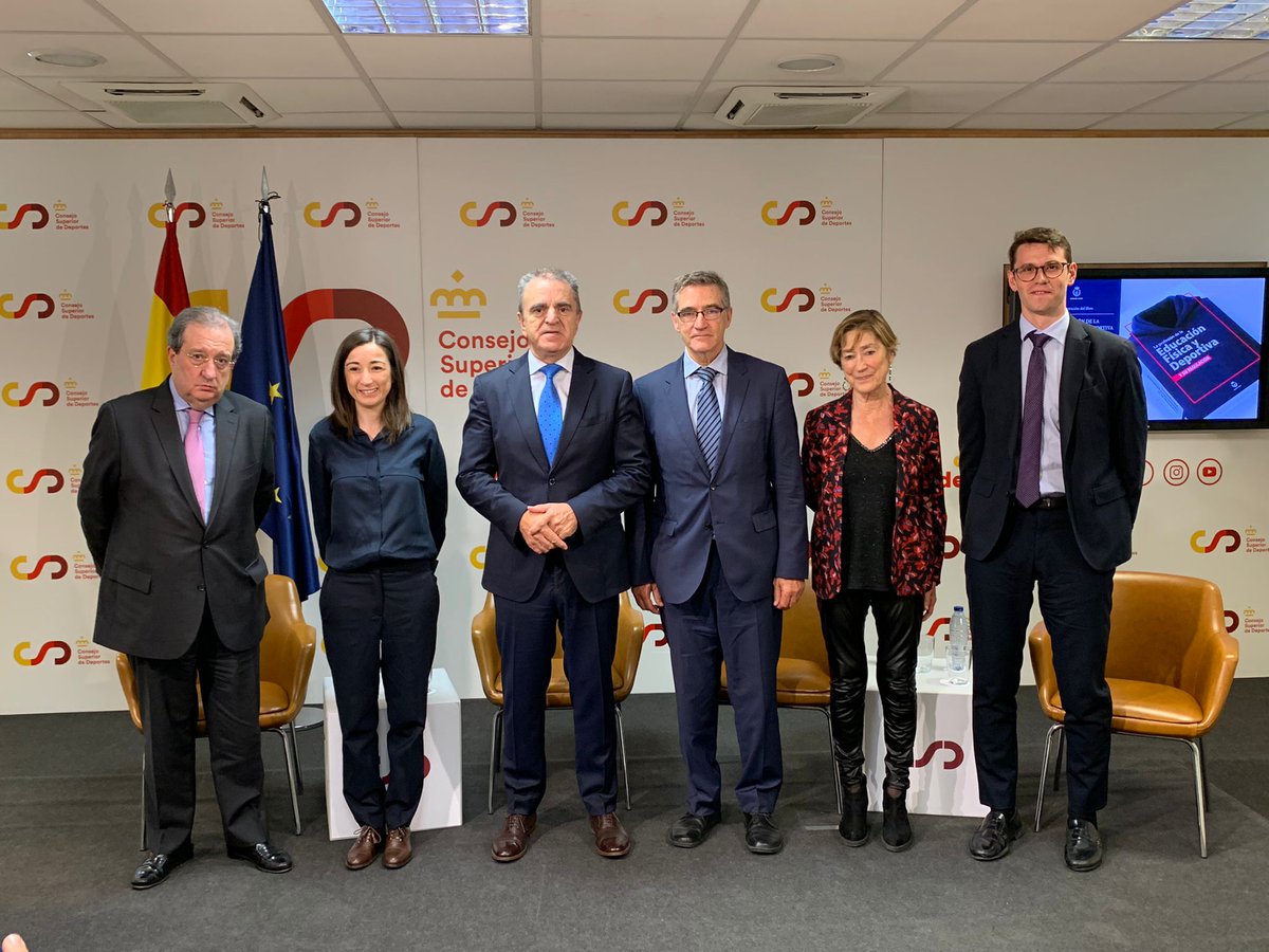conJoseMFranco's tweet photo. El Gobierno de España apuesta por el deporte como actividad y derecho esencial, tal como lo refleja la nueva #LeydelDeporte.

Ha sido un privilegio acoger en el #CSD la presentación del libro "La profesión de la Educación Física y Deportiva y su regulación", del @consejocolef. https://t.co/e5HSjt9W27