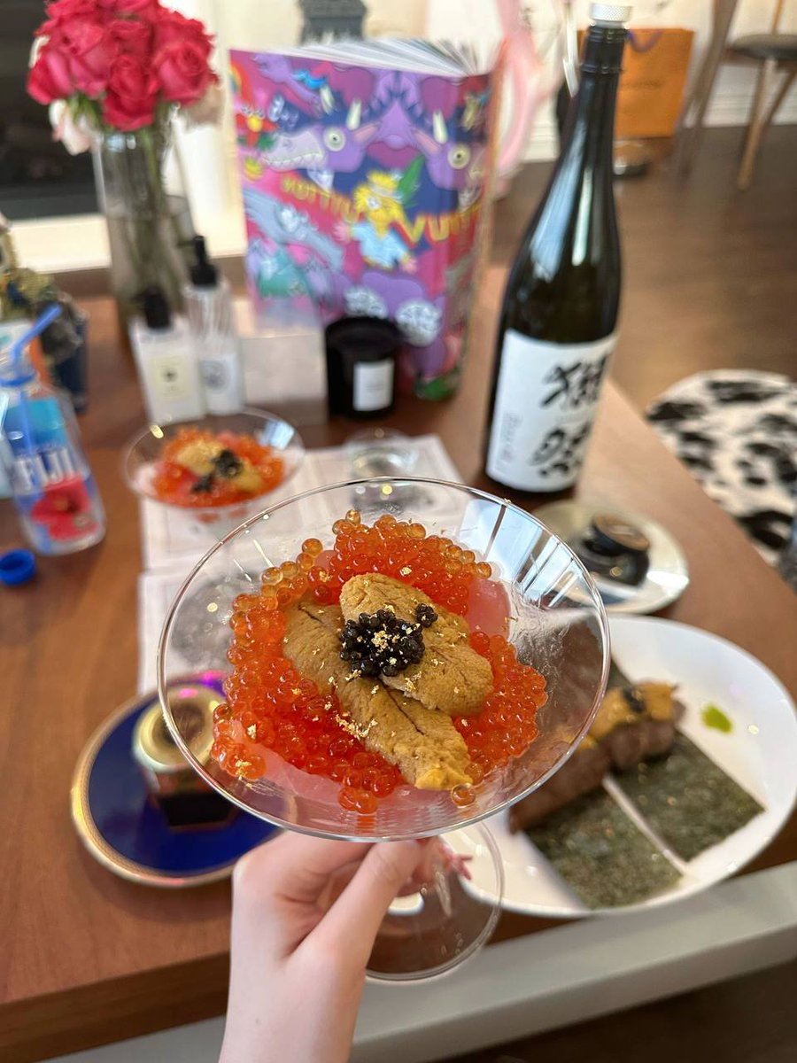 yanez_emili01's tweet photo. This is the best combination I've tried in a while, Caviar #smokedeel #eelriver #morayeel #smokedeels #smokedeels #oscietracaviar #osietracaviar #osietra #caviar #caviarlover #caviardreams #caviars #remoulade #celeriac #celeriacpuree #celeriacremoulade #applegel #mustardseed https://t.co/6bD7ewX5EM