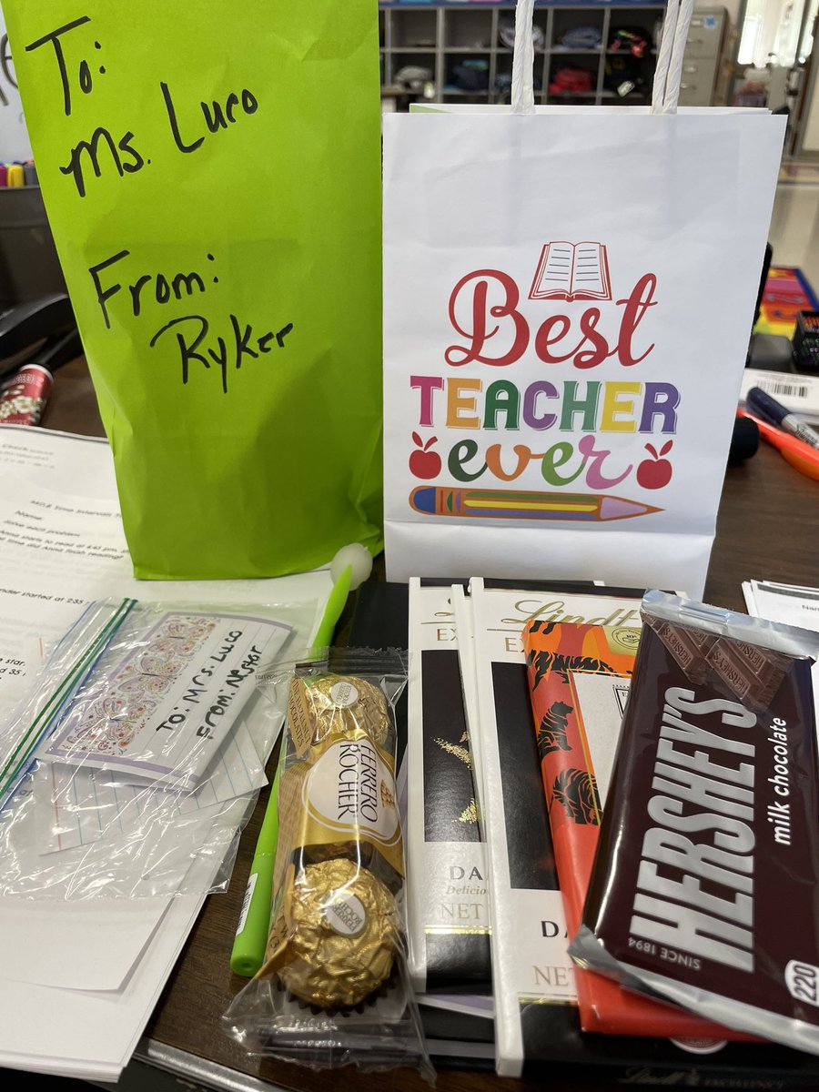 ms_luco's tweet photo. Teacher appreciation week has been awesome 🤩 what other surprises are coming tomorrow?! @Smith_Seabees
#ambassadorteacher #UnitingOurWorld 
@ParticipateLrng 
 #UnitedWeTeach https://t.co/KTB1a8gDN8