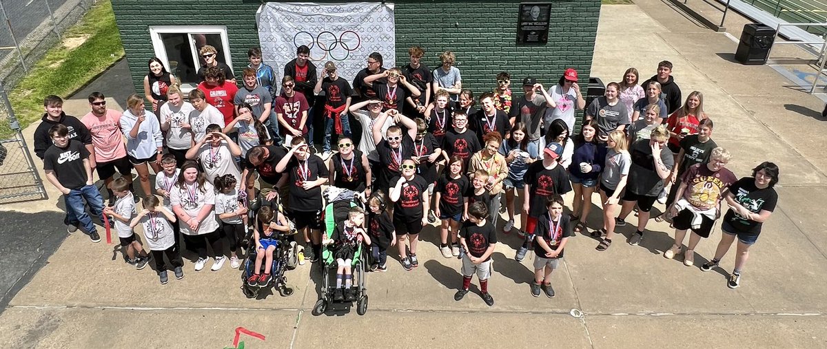 NobleLocal_SD's tweet photo. Scenes from today’s Noble County Schools Special Olympics Spring Meet. Great job by all who participated and assisted to make it a special day! 💥🟢🔴🟢🔴💥 https://t.co/3hHdnYUKYA
