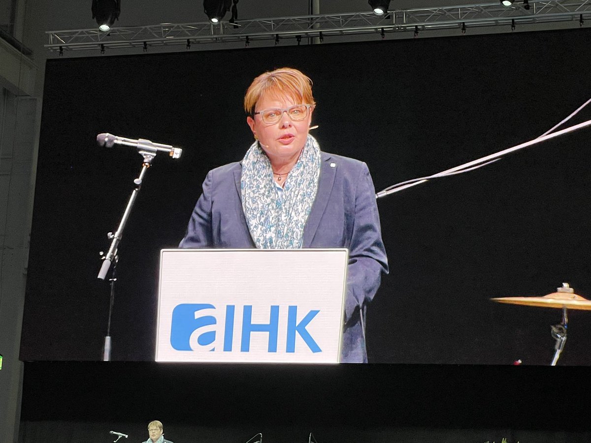 rolfjaeggi's tweet image. Jahresversammlung 2023 der AIHK im Trafo Baden! Es war wieder ein toller Anlass mit einem interessanten Podium der bürgerlichen Ständeratskandidaten und vielen spannenden Gesprächen sowie Netzwerkpflege! Danke für die Einladung und die Gastfreundschaft #AIHK!🇨🇭 @AargauerZeitung