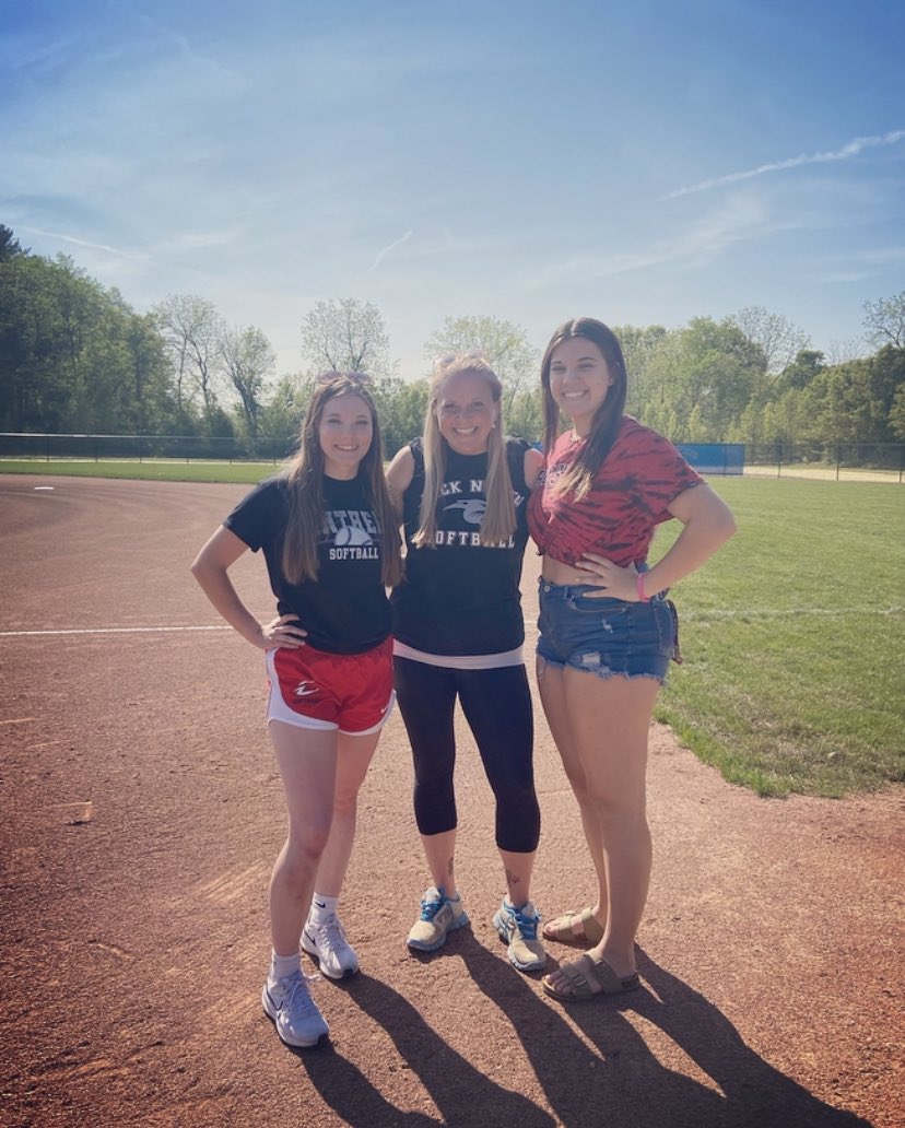 MsGriceIsRight's tweet photo. Another softball season in the books. 

Thankful to see alumni and former players again. Makes my heart full. 🥎🖤 https://t.co/LCeLWFpgmm