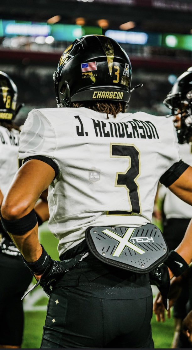 JuanBerchal's tweet photo. #AGTG Blessed to be a HOMETOWN HERO and receive an offer from The University of Central Florida⚔️⚫️🟡#ChargeOn @CoachDavidGibbs @CoachGusMalzahn @CoachWilliams_7 @CoachHoun @Coach_Monte100 @Recruit_Bokey https://t.co/9LiDNvyw4c