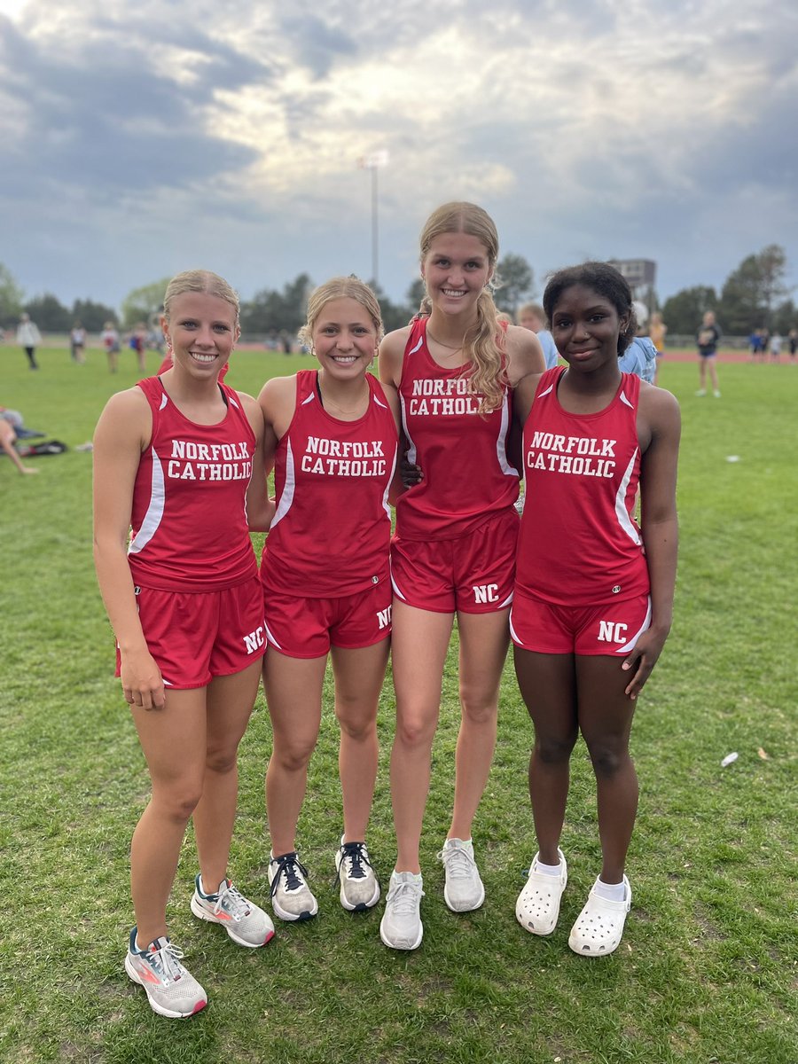 🚨NEW SCHOOL RECORD🚨
Congratulations to our girls 4x1 for breaking the school record with a time of 49.95! 🏃🏾‍♀️🏃🏼‍♀️🏃🏼‍♀️🏃🏼‍♀️💨
<a href="/aubreybarnes_/">aubrey barnes</a> <a href="/Saylorfischer/">Saylor</a> <a href="/janssen_kenzie/">Kenzie Janssen</a> and Jamaya Koehlmoos