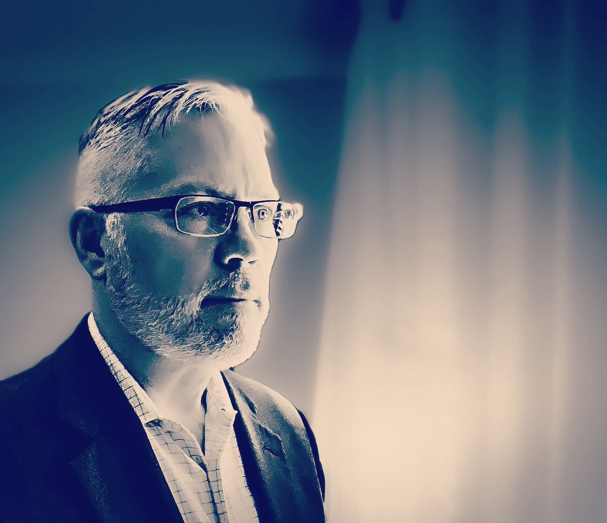 DanielCPotts's tweet photo. #photoshopfun #portraits https://t.co/wVqRVnHSTY