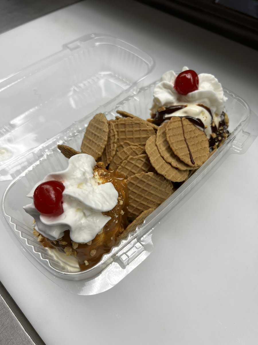 adrians_cb's tweet photo. We are very excited to announce…. 

Ice Cream Nachos ‼️ Chips are DF/Vegan and Nut Free 
We can do a GF version too, different chips.  

Pick your Ice Cream 
Pick your topping 
Enjoy your Nachos

  #perrysicecream #beefonweck https://t.co/dhxZGhQgL1