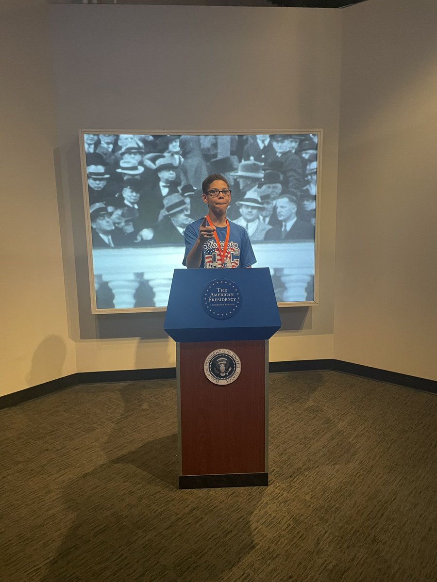 MrsSnivleyOOMS's tweet photo. Bus 2 had an amazing day exploring DC! Capitol Building • The Supreme Court • The White House • Natural History Museum • American History Museum and more! @OOMSDC @OOMS_OLSD https://t.co/syWiyahAFC