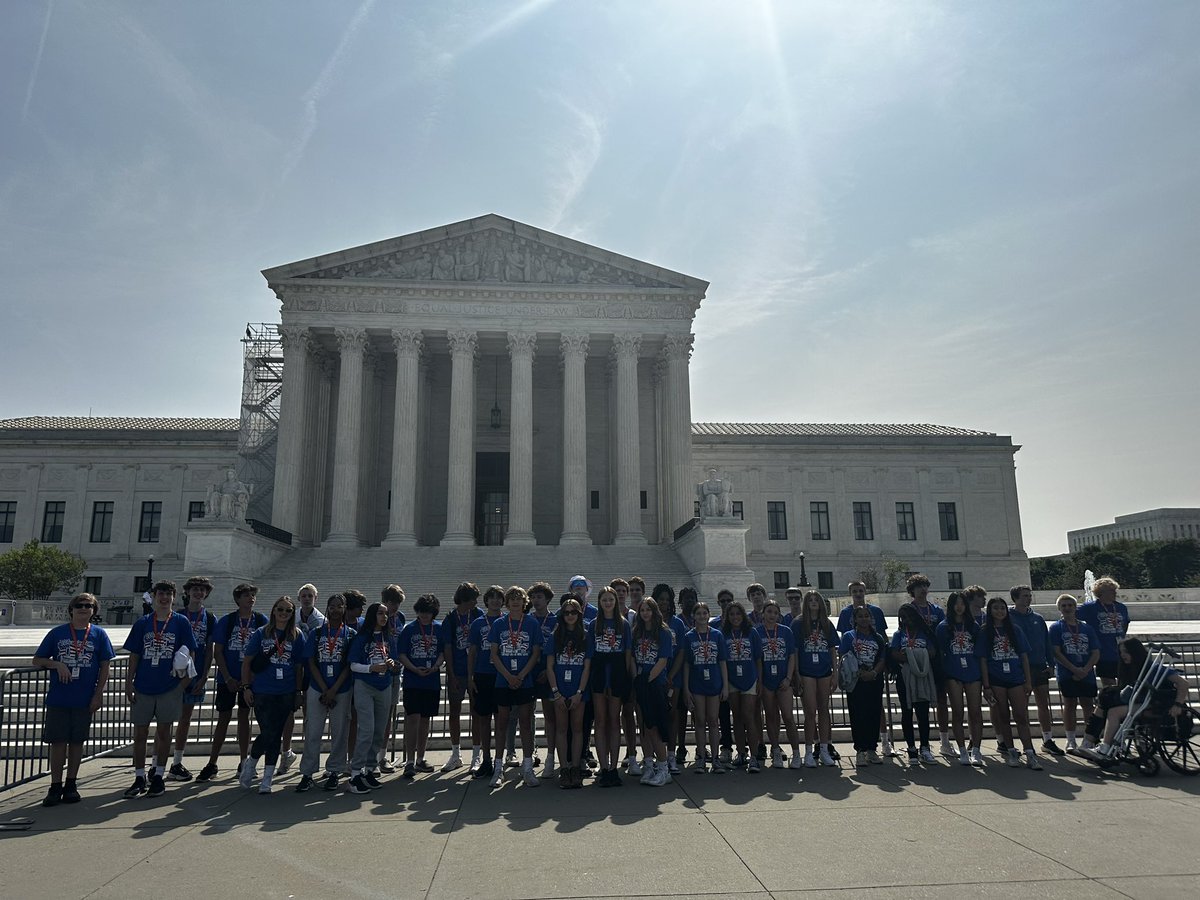 MrsSnivleyOOMS's tweet photo. Bus 2 had an amazing day exploring DC! Capitol Building • The Supreme Court • The White House • Natural History Museum • American History Museum and more! @OOMSDC @OOMS_OLSD https://t.co/syWiyahAFC