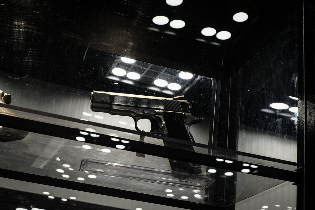 ViolenceFreeRI's tweet photo. "Judge in Virginia Strikes Down Federal Limit on Age of Handgun Buyers" by Glenn Thrush via NYT https://t.co/0FAX99Ycre https://t.co/0XB2zLkwZa