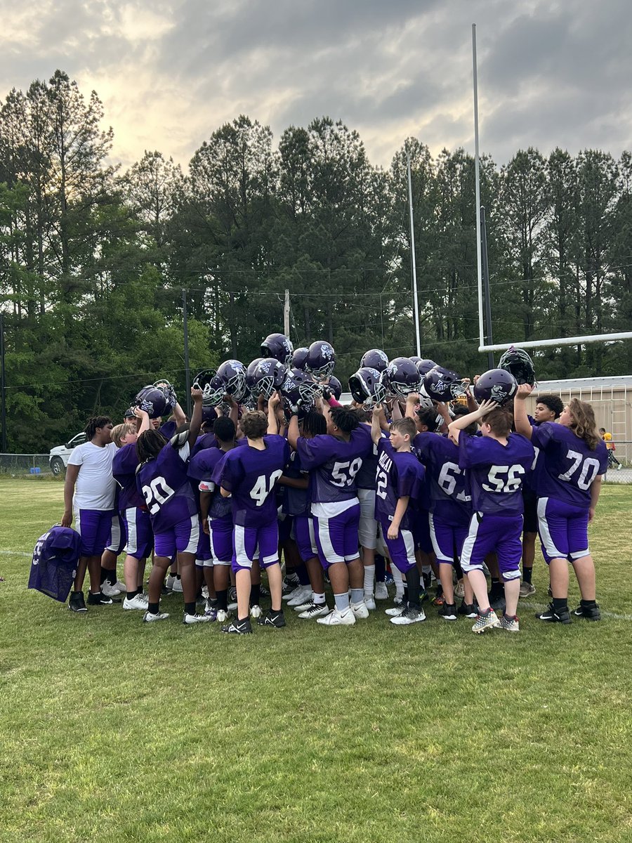 MilanMSFootball's tweet photo. Great scrimmage to end Spring practice!  Our boys showed #GRIT and played hard all night.  

Thanks to the high school coaches for coming out and helping with Spring ball! https://t.co/Xga0xnZMLY
