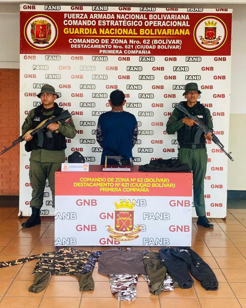 #FANB en la lucha contra los grupos delincuenciales, en el sector La Raya del estado Bolívar, efectuó la aprehensión de un (01) ciudadano miembro de un GIAF, dedicado a la extorsión y el cobro de vacunas, y la incautación de un (01) arma de fuego tipo pistola calibre 9 mm sin…