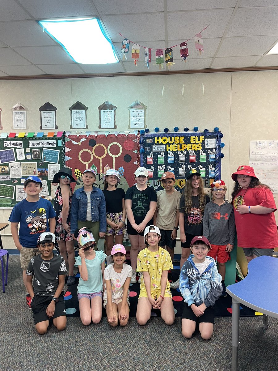MissRagusin's tweet photo. H is for hats! (And Harry Potter) 😄🗝️⚡️ #ilbsd13 https://t.co/KOAQU6PGY7
