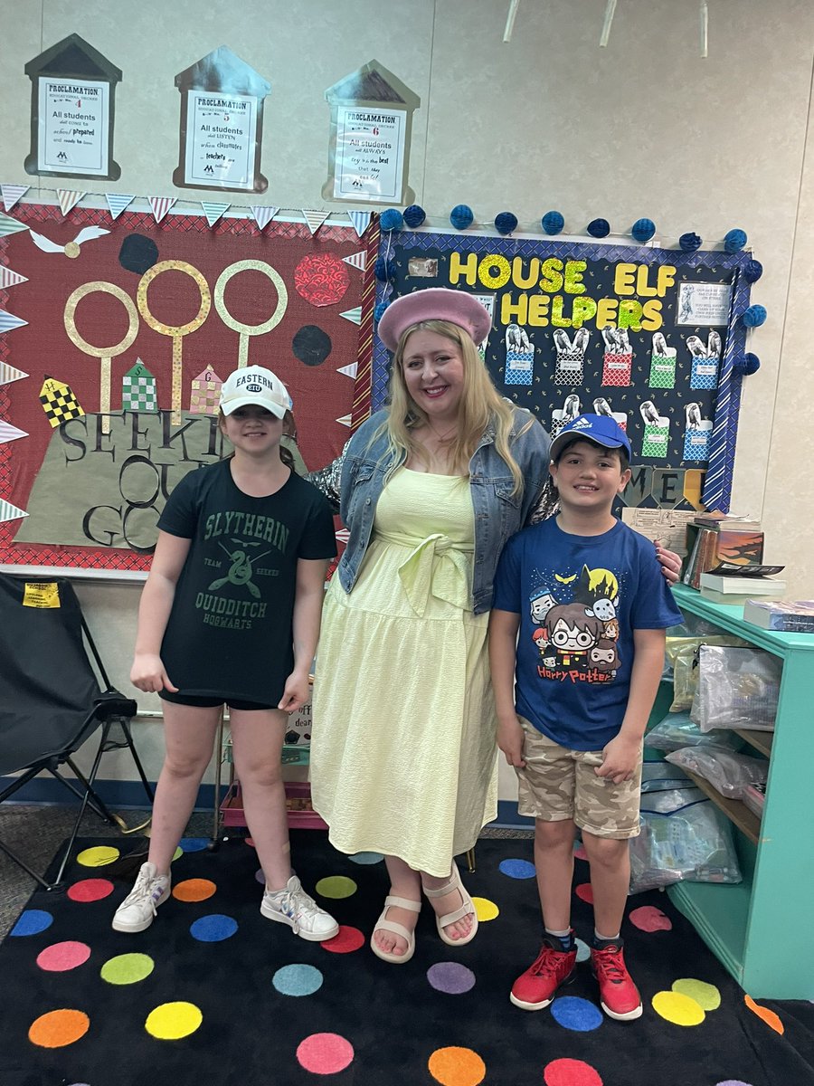 MissRagusin's tweet photo. H is for hats! (And Harry Potter) 😄🗝️⚡️ #ilbsd13 https://t.co/KOAQU6PGY7
