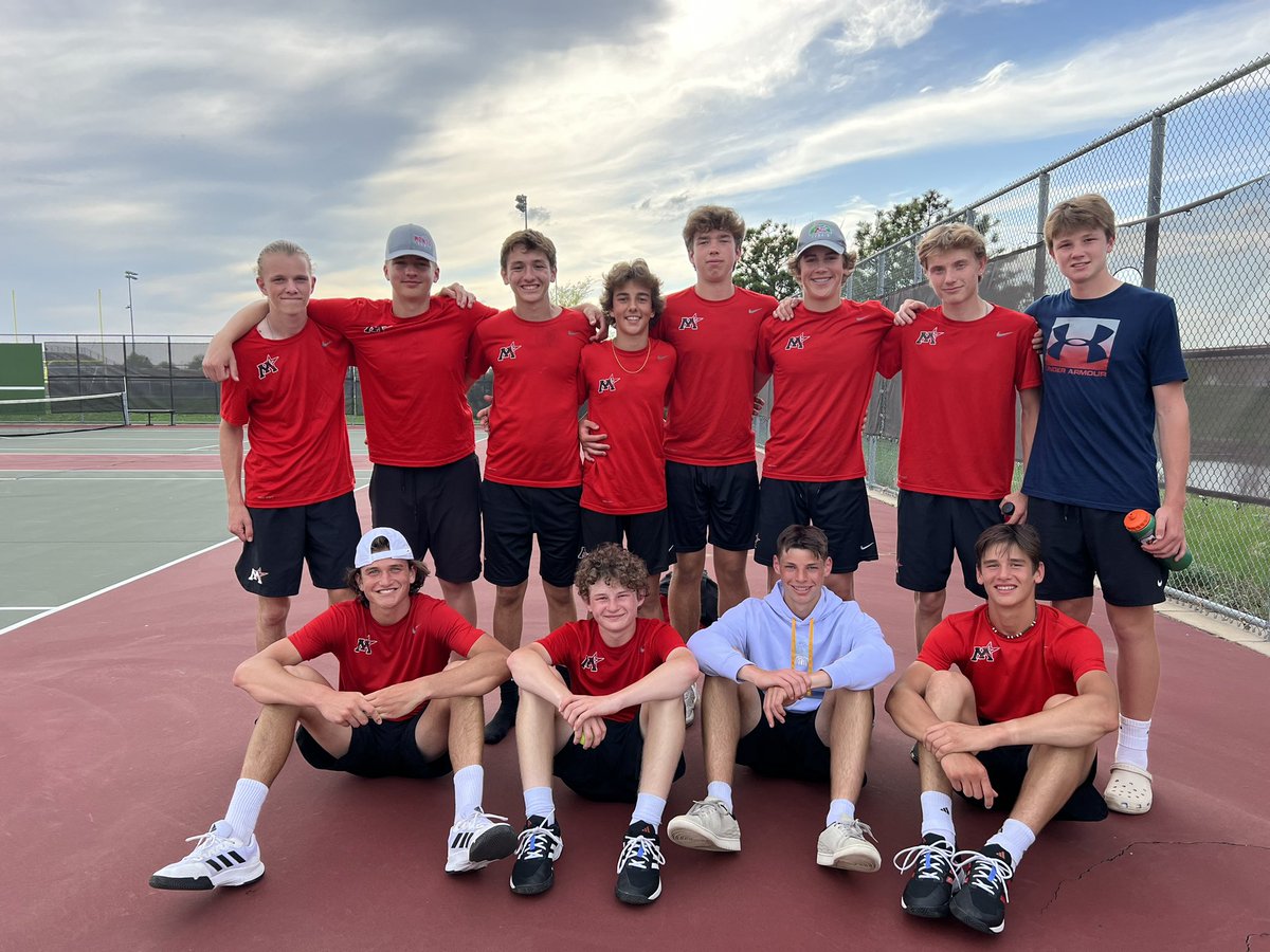 montimagictenn's tweet photo. Beautiful night to battle the Becker tennis team. Great match by Matteus Sundine at 4th singles (4-6, 7-6 (8-6), 10-8. Another close battle at 3rd singles with Ethan Kuhn (6-2, 3-6, 7-10). Lots of fun tennis tonight boys! Great win for the Monti JV tonight at Becker!! https://t.co/nyb4Kj0UEd