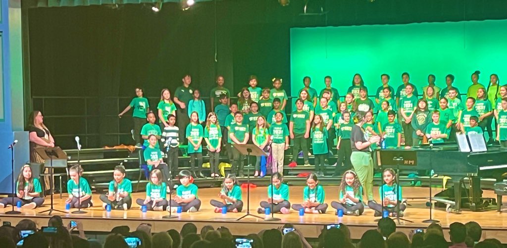 Our 4th grade students were absolutely incredible this evening- final elementary performance! Well done! 💚 #OutstandingOH #NoviPride