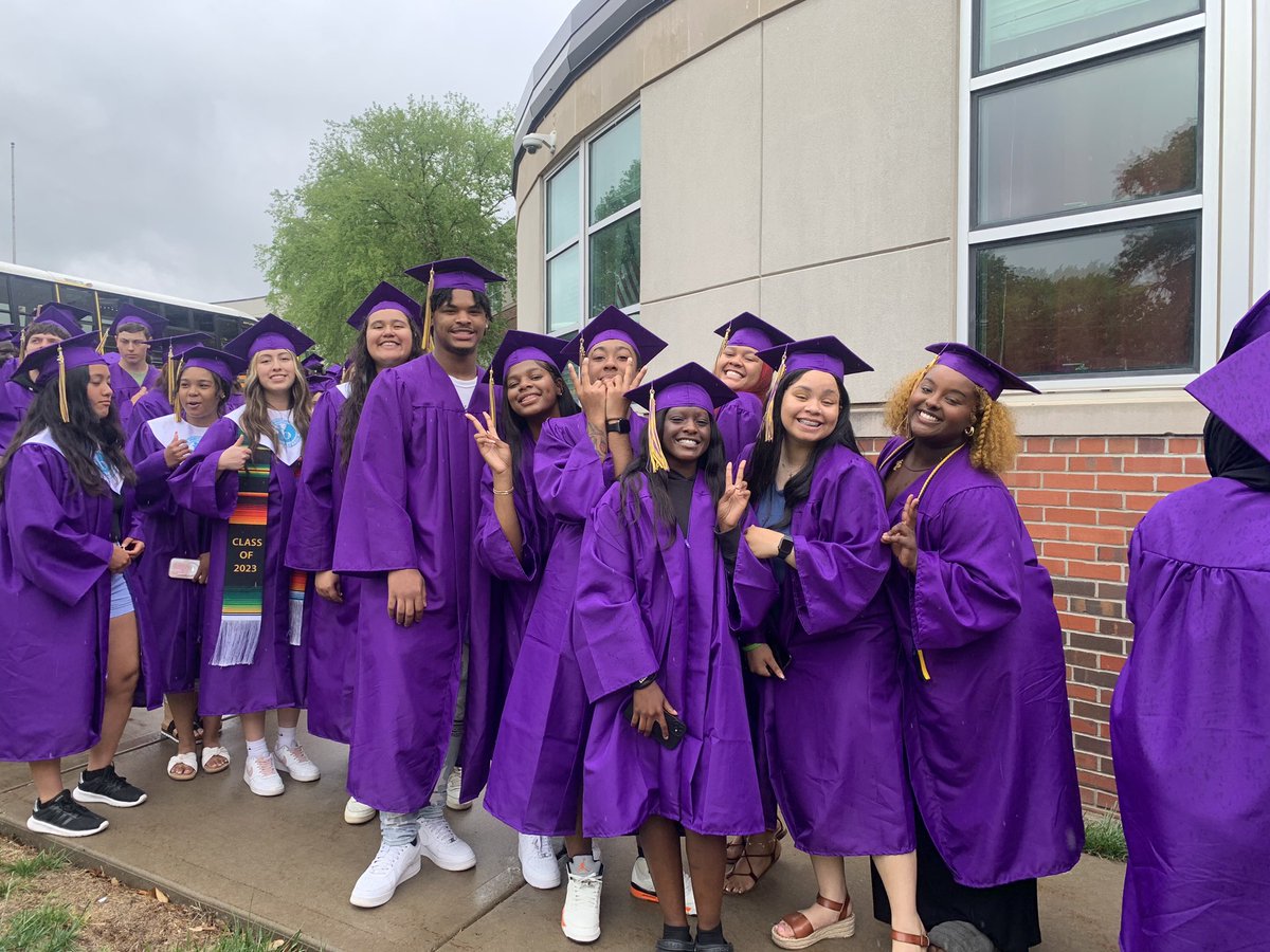So proud of our seniors and excited for  what their future has in store for them. <a href="/NorthtownNews/">Northtown News</a> @NKCHSDrewWhite @NKCHS_AD <a href="/TFundermann3/">Theo Fundermann III</a> <a href="/LDouglas_NKCHS/">Leon Douglas</a>