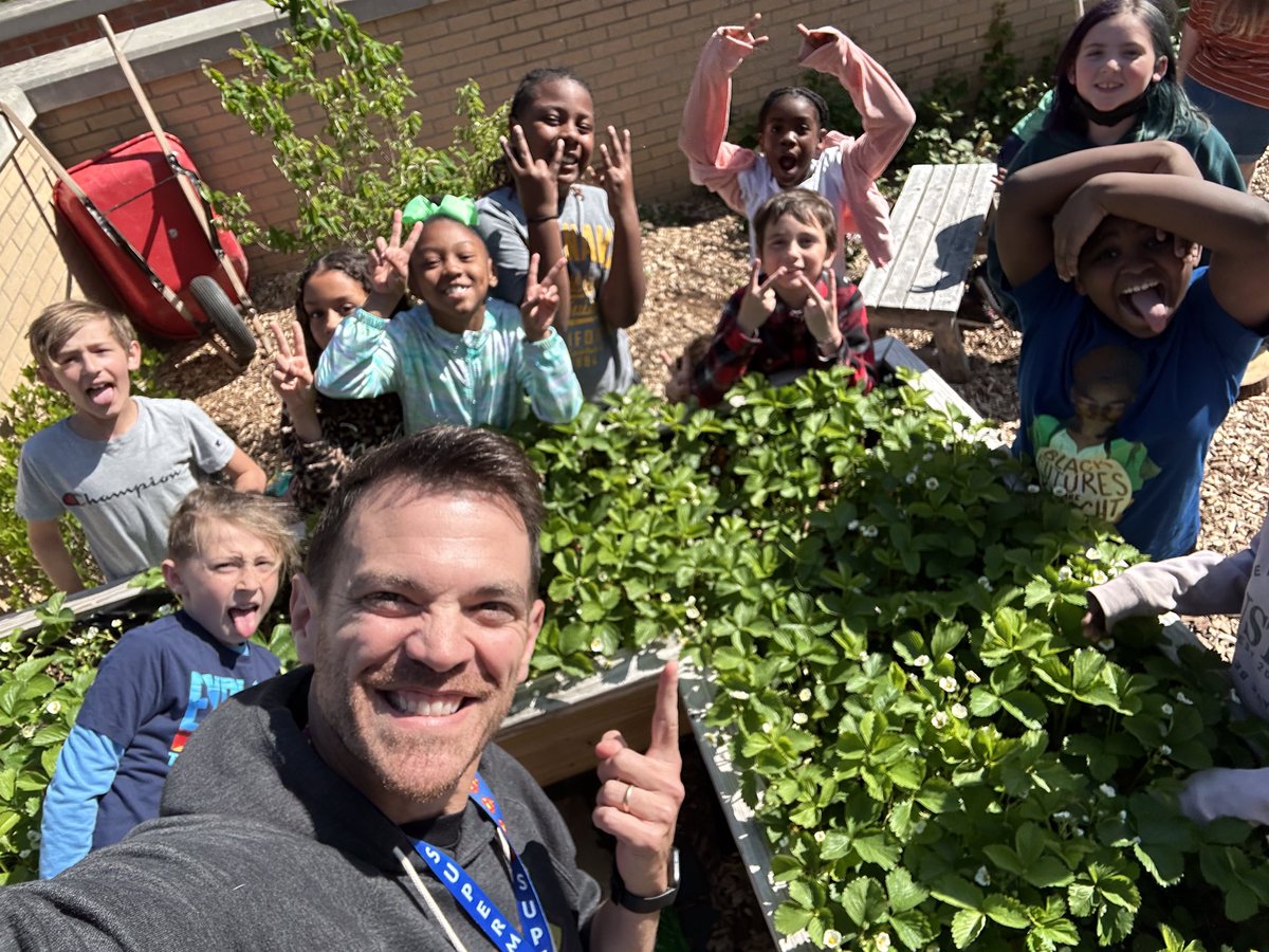 @ElemPE1 @BarbaraGruener @MegaeraR @teacher2teacher A school garden has the potential of generating life long healthy and sustainable habits.  Similar goals as quality #PhysEd.  Gardening benefits for self, community and the planet! #T2Tchat