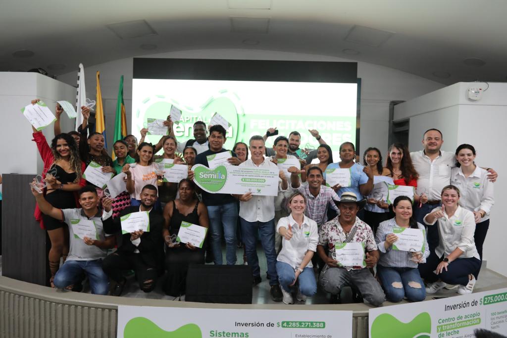 GobAntioquia's tweet photo. Con nuestro programa #CapitalSemilla apoyamos a los emprendedores que luchan día a día por cumplir sus sueños. 💚Hoy hacemos reconocimiento a 26 emprendimientos ganadores en el Bajo Cauca. Exaltamos su perseverancia y dedicación en el fortalecimiento del tejido empresarial.🏅👏 https://t.co/mKFbshEvxi