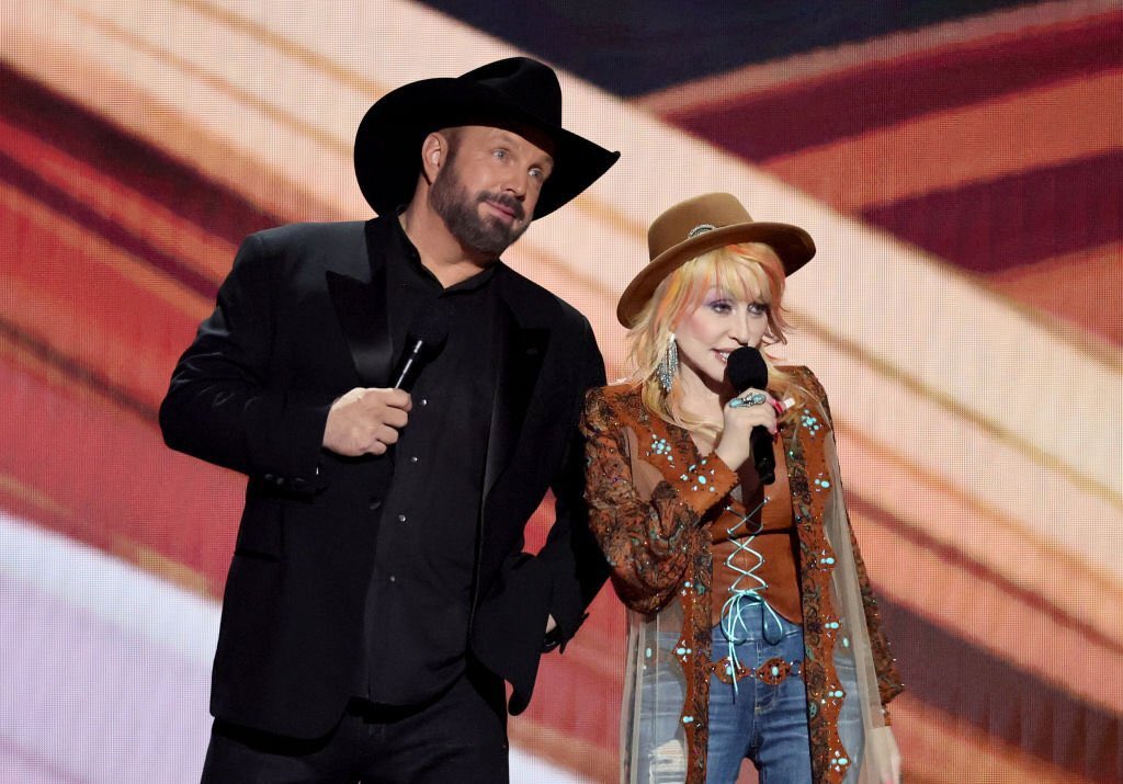 Dolly and Garth Brooks wishing Willie Nelson a happy 90th birthday on the 2023 ACM Awards. : Theo Wargo 