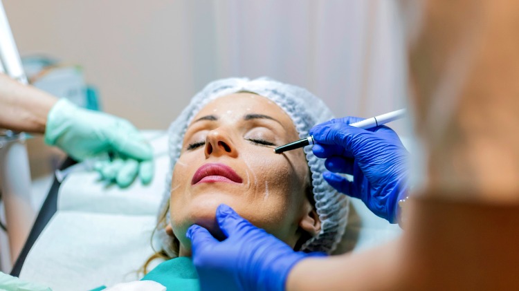 MDANational's tweet photo. Ahpra introduces new guidelines for cosmetic surgery and procedures. Learn more in our latest Medico-legal blog https://t.co/Aqc10IHKD3 #medicolegal #MDAN @Ahpra https://t.co/R3H3m3rKgl