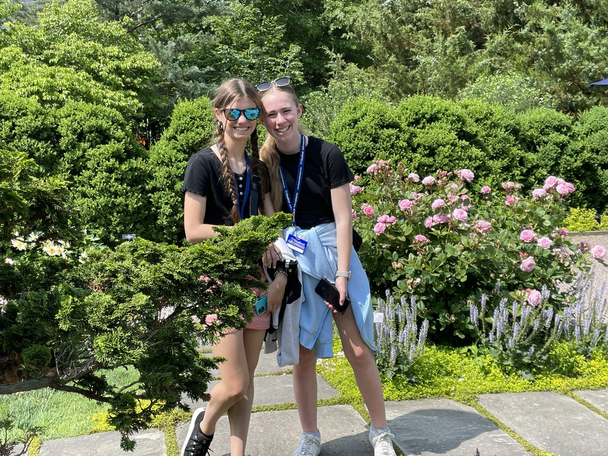 FarneyYa's tweet photo. First Ladies Rose Garden @2023SMSDC  #Bus1 https://t.co/LkzCAYVaxW