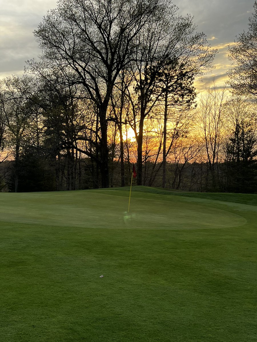 VoyagerGolf's tweet photo. #picaday28 A perfect night! https://t.co/ayGXFAKmBD