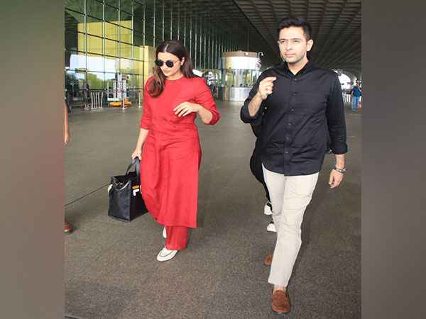 ani_digital's tweet photo. Parineeti Chopra's residence decked up with decorative lights ahead of engagement with Raghav Chadha

Read @ANI Story | https://t.co/8s3lzpfb6M
#ParinitiChopra #RaghavChadha #Bollywood #engagement https://t.co/qvTpdOOwkz