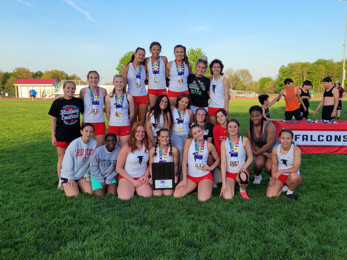 Got to give it up to these girls! They live the Falcon Way!
1. They love being Falcons and all encourage each other!
2. They stay positive even when adversity hits.
3. They all have a 1-0 mentality and look to the future and don't dwell on the past.
Winners gets sprinkes!