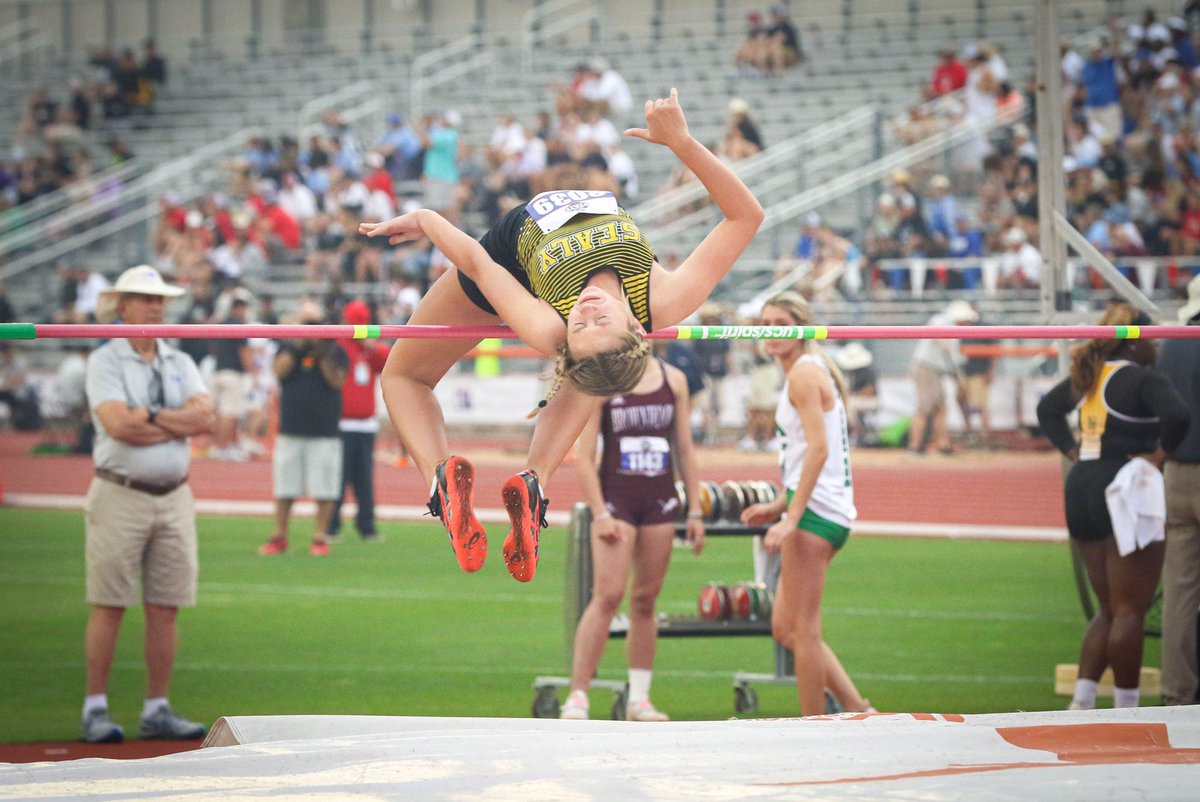CaroBullard's tweet photo. 49 days ago at our third track meet, Ryanne and I looked at each other and decided she would be jumping at the State track meet. We have had weeks of hard work, tears, and so much growth and smiles. 

Today, my feisty freshman finished her season 4th at STATE!!! 💛 #UilStateTrack https://t.co/CMcmF9Aw3z