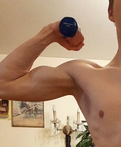 ramIIIros's tweet photo. Hey hey , how are u ? do u want to see another parts of my body  ? https://t.co/k9gQxrEjFL
