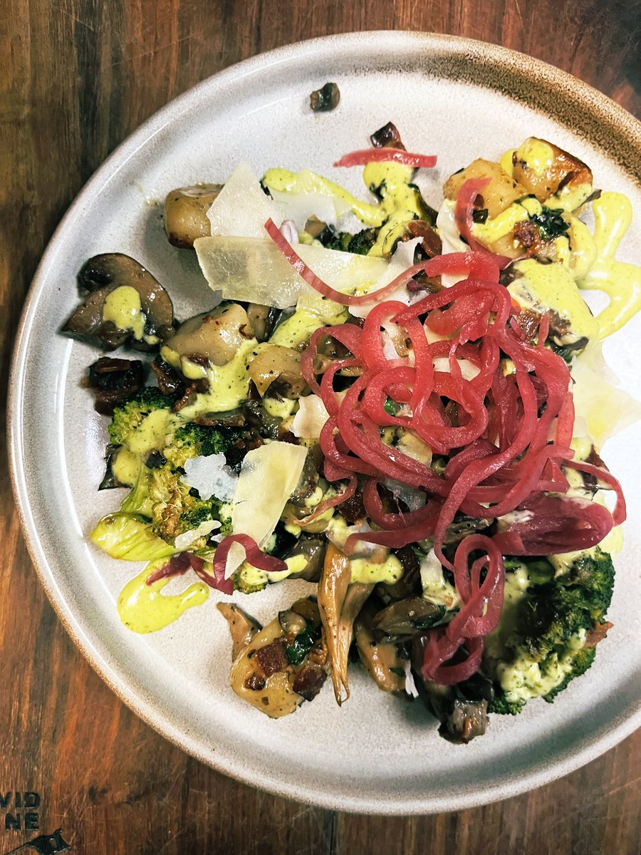 TheBlockWebster's tweet image. GNOCCHI, Parmesan &amp;amp; Ricotta Gnocchi, smoked bacon, roasted broccoli, wild mushrooms, jalapeño-buttermilk ranch, pickled red onions