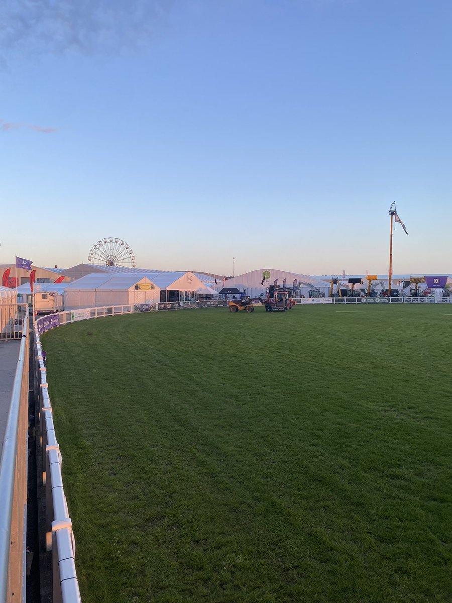 StaceyPat_'s tweet photo. Day 2 @balmoralshow over and out! What a sunset at @EikonExhibition tonight! 🌅 

Tomorrow we do it all again 🙌🏻 

#BalmoralShow2023 https://t.co/nFHAJGDsm2